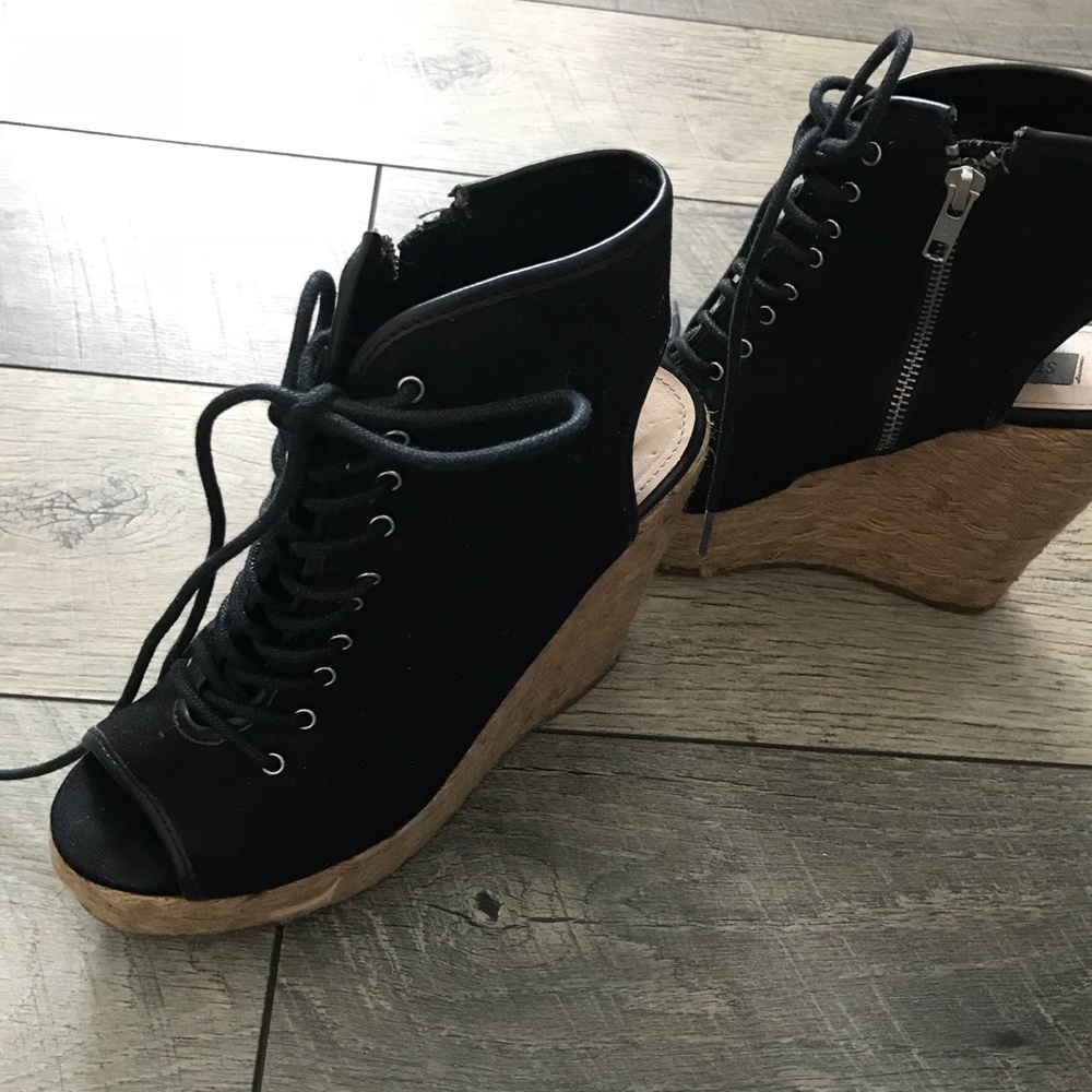 Steve Madden Black canvas wedges